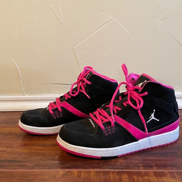 Nike-Jordan’s Black & Pink! - Picture 1 of 3